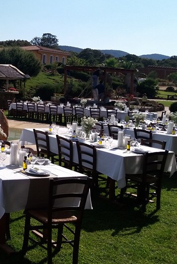 matrimonio a bordo piscina